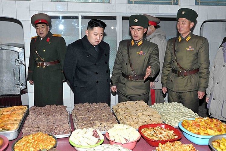 Kim jong un eligiendo comida